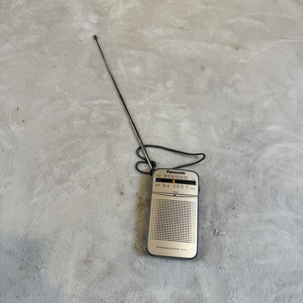 Panasonic RF-P50 Pocket AM/FM Portable Radio Silver Handheld 2-Band Receiver - Picture 4 of 6